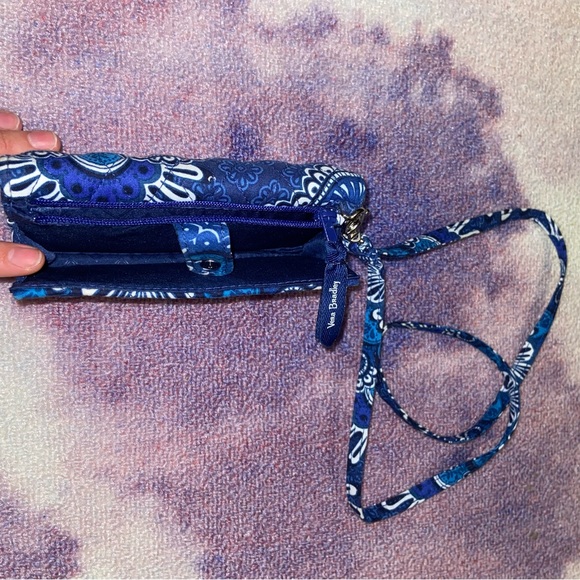 SOLD Vera Bradley Blue and White Floral Wallet and Phone Clutch - Picture 4 of 4